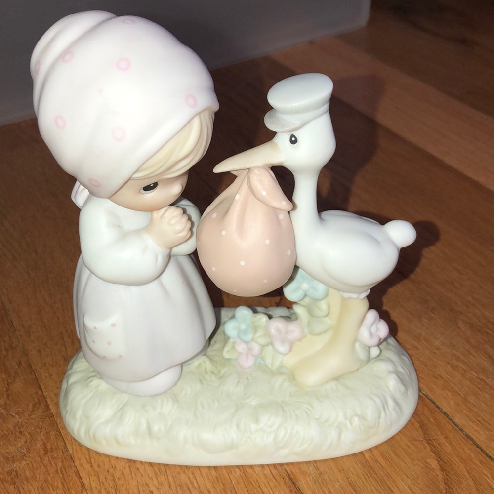 Precious Moments Joy on Arrival figurine